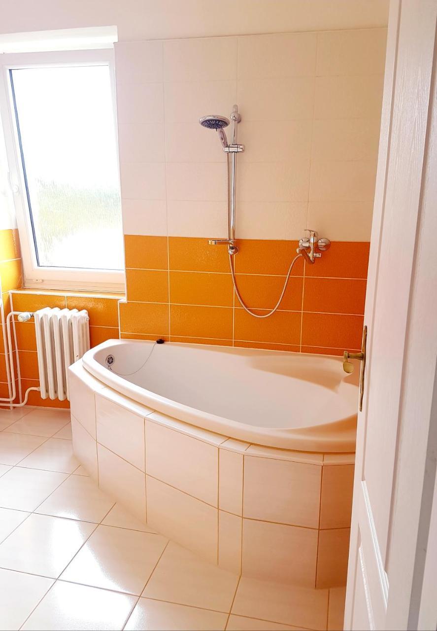 Hotel Union Louny Kültér fotó